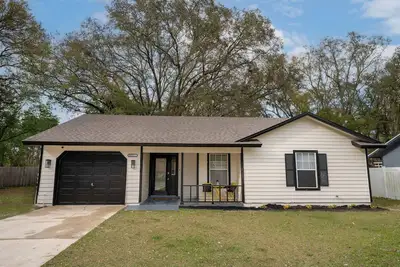 Image de Cozy Chateau, close to River City, and Jax Int'l Airport!
