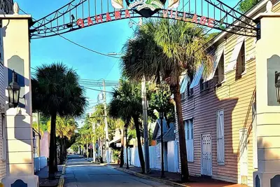 Image de Duval Street Suites with full kitchen heated pool, free parking