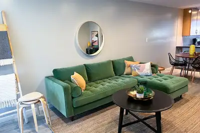 Image de 5 Minute Walk to Old Town - Modern Retro Retreat