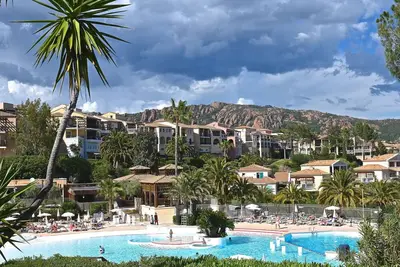 Image de Joli appartement pour 4 personnes avec piscine, Wifi, Tv, terrasse, animaux admis et parking
