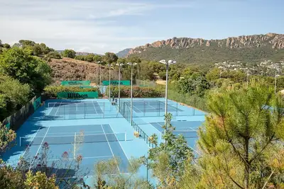 Image de Joli appartement pour 5 personnes avec Wifi, piscine, Tv, terrasse, animaux admis et parking
