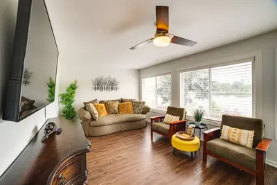 Image de 3 Mi to Lake Michigan: Lakefront Portage Home!