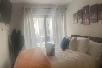 Image de Cozy 3 bedroom apartment w balcony