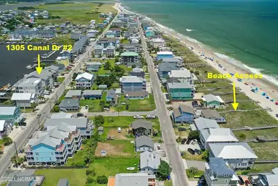 Image de 2 Br/2. 5 Ba beautiful, spacious waterfront Carolina Beach condo