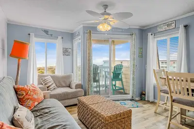 Image de Beachfront home base with ocean-view balcony, 2 pools, waterslide & beach access