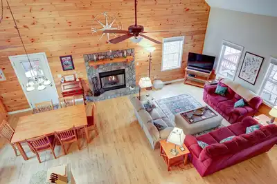 Image de Mountain cabin with WiFi, fireplace, shared pools, game room, tennis, & gym