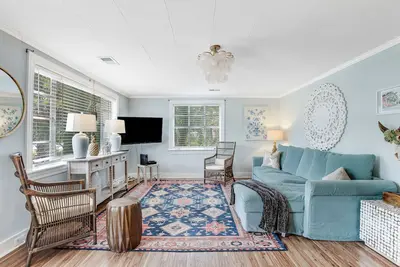 Image de Lowcountry charmer with WiFi - close to beach