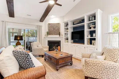 Image de Pet Friendly Long-Term Rental - 25 Day Min. - Fenced Backyard - Grill