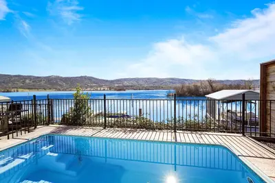 Image de Quiet Lakefront Retreat-Pool\/GameRoom\/ArcadeGames\/Pedal Boats\/Kayak\/FirePit\/Dock