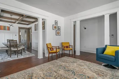 Image de **Heart of Elmwood Village cozy apartment**