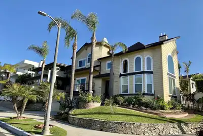 Image de Luxurious Large Home - 5 min from beach w/ free parking
