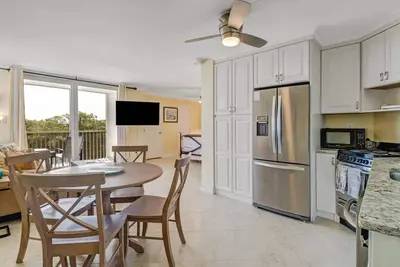 Image de Beautiful Remodel! Walk to Beach! In-Unit Laundry! Free Parking & Over $100 Free Daily Activities!
