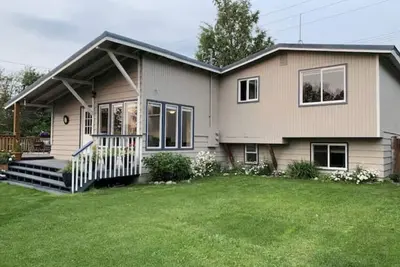 Image de Centrally located 4br home w great outdoor space