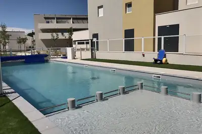 Image de Jolie maisonnette avec terrasse ou jardin