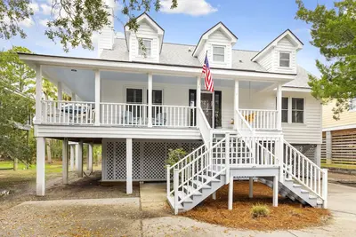 Image de Spartina House! Stunning Marsh Retreat on Folly Beach, Close walk to the beach!