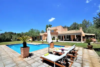 Image de Belle villa \"Sa Rota\" avec Wi-Fi, jardin, terrasse, piscine et court de tennis