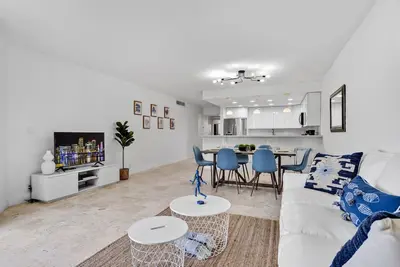 Image de Fantastic 3 bed\/2bath in Key Colony Condo with beach, pool and tennis