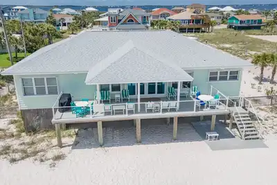 Image de Stunning 5 Bed/3 Bath Gulf Front Pet Friendly Home! Book The Sandcastle today