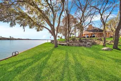 Image de Lone Star Peninsula- Stunning Waterfront Retreat