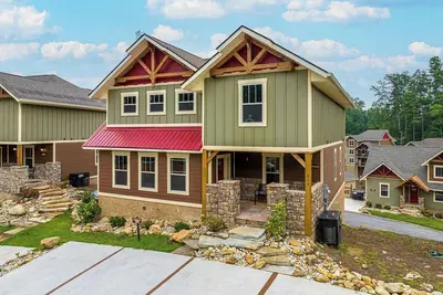 Image de 4br, Heated indoor pool, sauna, jacuzzi, theater, game room.