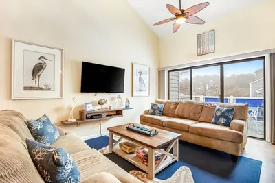 Image de Condo with central Ac, private W/D & free WiFi - shared pool
