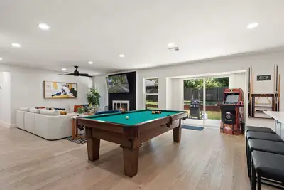 Image de Eastside Mod Gem, Backyard Oasis w/Hot Tub