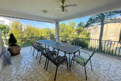 Image de Appartement de vacances Jadranovo pour 1 - 8 personnes avec 3 chambres à coucher - Appartement de va