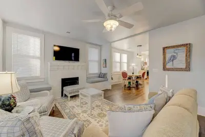 Image de Peaceful 3br | Centrally located in Dt Columbia