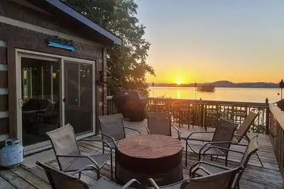 Image de Lakefront home w/ free attraction tickets, amazing views, & dock