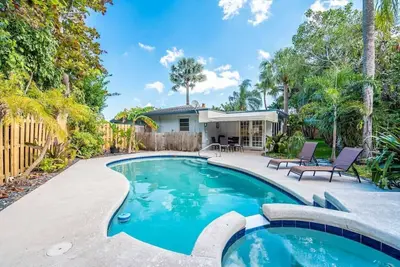 Image de Wilton Tropical Oasis with Heated Pool and Hot Tub