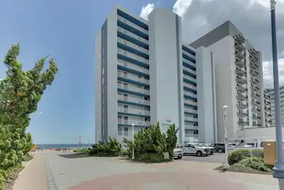 Image de Updated 3rd Floor Oceanfront Condo on the Boardwalk w/Pool