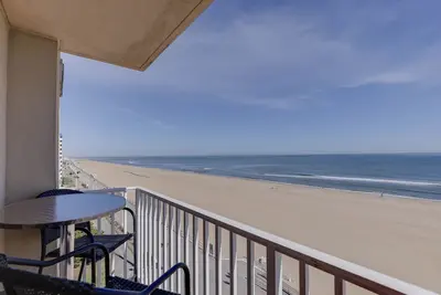 Image de Updated 7th Floor Oceanfront Condo on the Boardwalk w/Pool