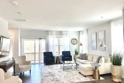 Image de New Modern Home near Rdu-1st floor bedroom