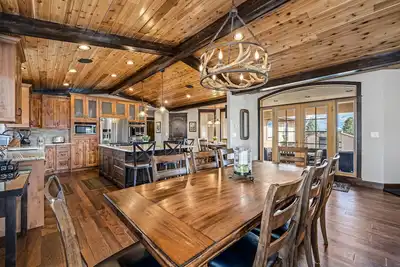 Image de Elk Corner - Hot Tub, Foosball, Views & Court Yard!