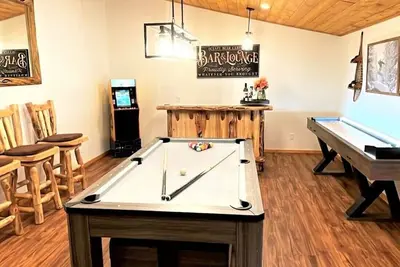 Image de Hot Tub•Movie Room•Game Room•Dogs Allowed•Centrally Located•Fenced In Property