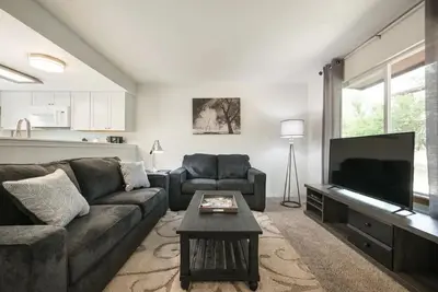 Image de ★Wow! What a Find! Stunning 2br, 1. 5 Ba Townhouse★