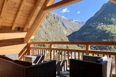 Image de Historic chalet in centre Venosc, uninterrupted mountain views, 10 mins from lift