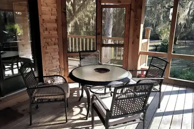 Image de Rustic, Beachy, private, stilted home come relax!