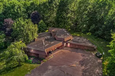 Image de Nature's Retreat - Hot tub, Firepit, game room 5 mins to Honesdale