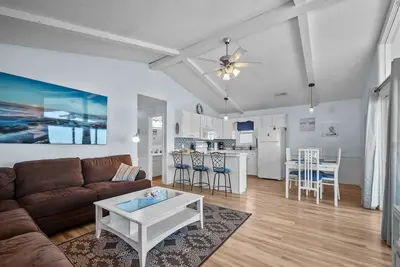 Image de Pets Ok Beach Home+Short Walk Beach Access+Views!