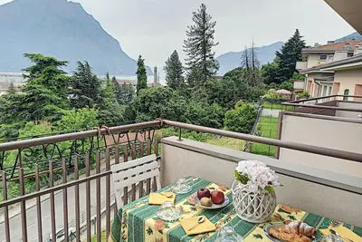 Image de Apartment with balcony overlooking the lake