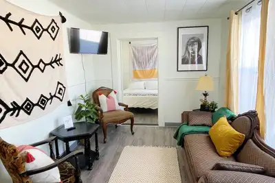 Image de Suite 104 | 2 Bed / 2 Bath + Living & Kitchen, Charming Sault Ste. Marie Suite