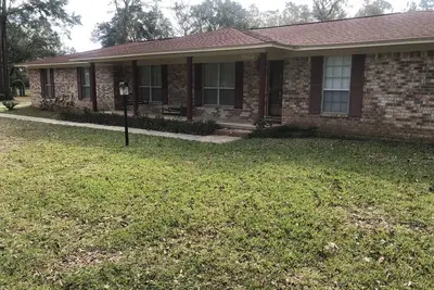 Image de Mama's House has a Garage & Sparkling Clean. 4 bedrooms 3 baths. sleeps 8 \n\n\n\n