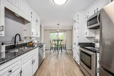 Image de Home Away From Home · Where Luxury Meets Comfort