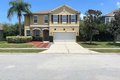 Image de Prepared to be impressed! Welcome home! 7 bedroom 4 bathroom with Heated pool!