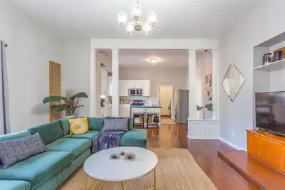 Image de The De'Vine Home- 5 mins. from Downtown