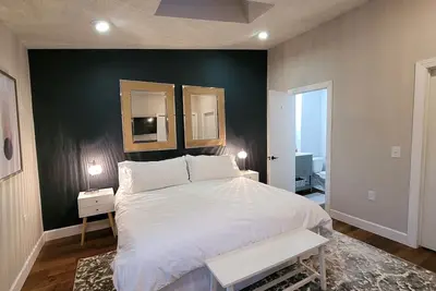 Image de Updated stylish 2 bedroom townhouse adjacent to Spac