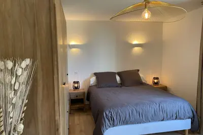 Image de Magnifique appartement climatisé refait à neuf, vue mer, plage de la Salis 100m