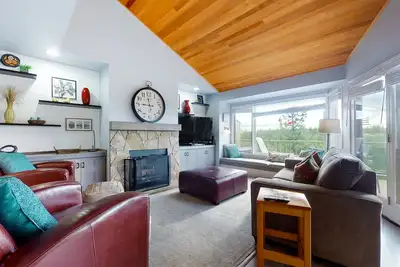 Image de 2-story resort townhouse on Deschutes River w/3 pools, hot tub, tennis, gym