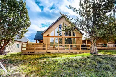 Image de Gorgeous chalet w/private deck, fireplace, 3 pools, and gym